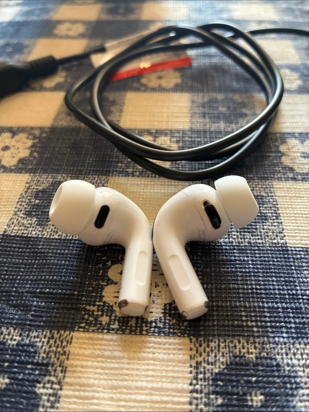 Apple White Wireless Earbuds with Charging Case, Cable & Wall Adapter